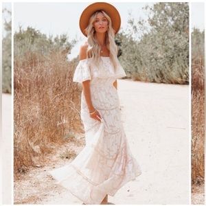 Vici off the shoulder lace maxi dress size large